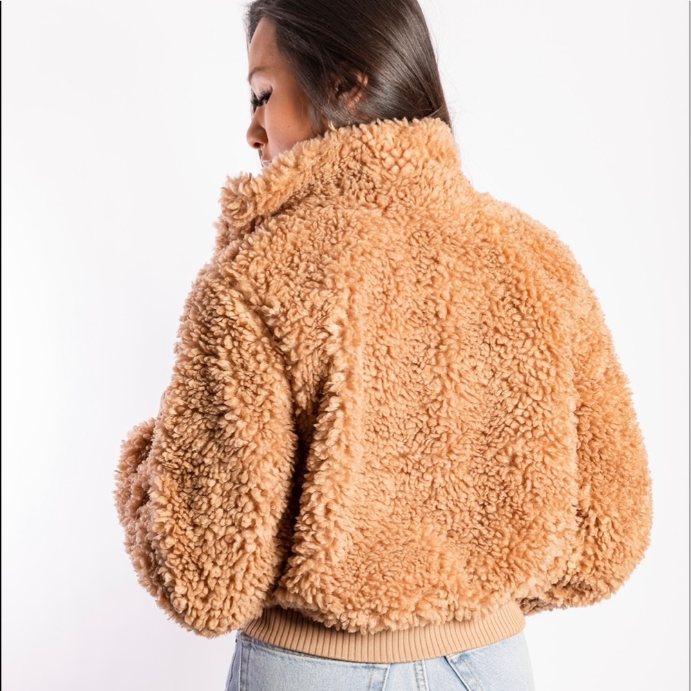 NWT Soft Teddy Fur Ribbed Hem Zip Up Jacket - Picture 3 of 3